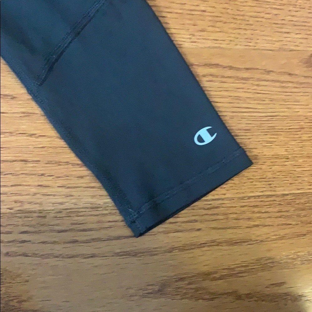 Champion cropped workout pants 🏋️‍♂️ - Picture 4 of 7